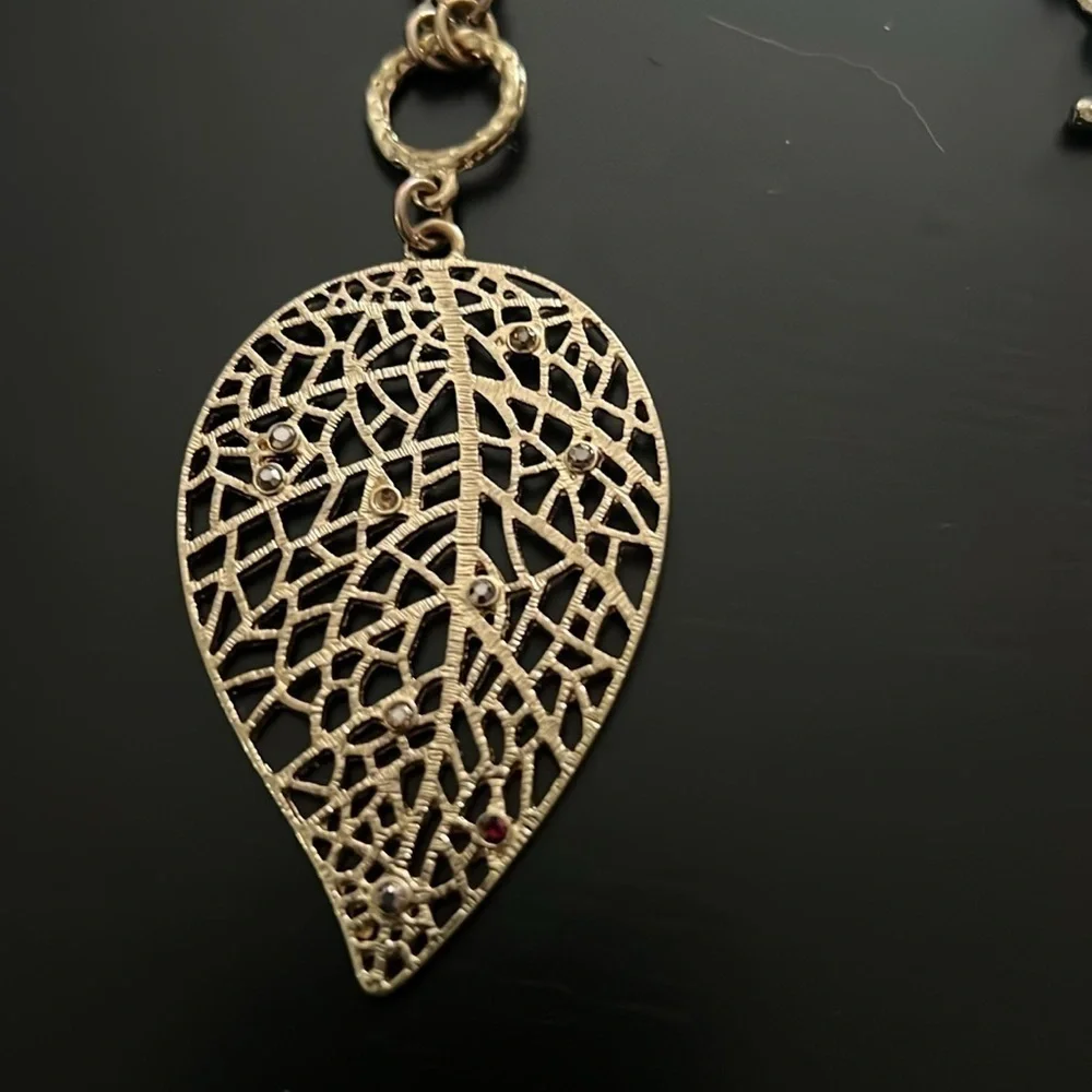 Cookie Lee adjustable leaf necklace - Picture 2 of 3